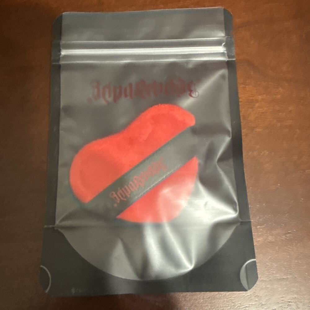 New REINA REBELDE Corazon Powder Puff RED Heart Make Up Puff Application Puff